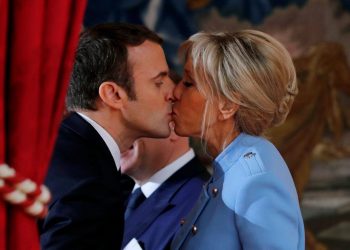 “E vetmja pengesë ishin fëmijët e mi”! Gruaja e Emmanuel Macron tregon si priti 10 vite për t’u martuar me shokun e klasës së vajzës së saj