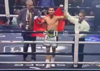 Ermal Hadribeaj mbron titullin kampion me flamurin kuqezi, merr përshëndetje speciale nga Mike Tyson