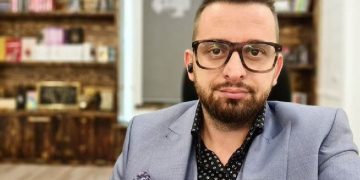 Ka bërë operacion hundën dhe veshët? Erion Isai: Nuk lexoj çfarë shkruajnë, por do i “pastroj” kur të largohem nga detyra që kam!