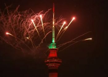 VIDEO/ Viti i Ri 2024 mbërrin në Zelandën e Re, spektakël fishekzjarrësh në qiell