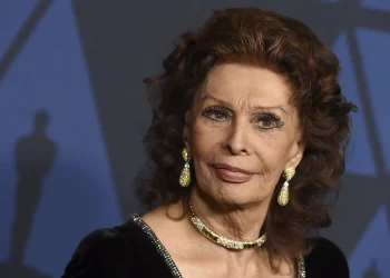 Vdes Sophia Loren në moshën 89-vjeçare: Mirupafshim Legjendë! Por si është e vërteta (Video)