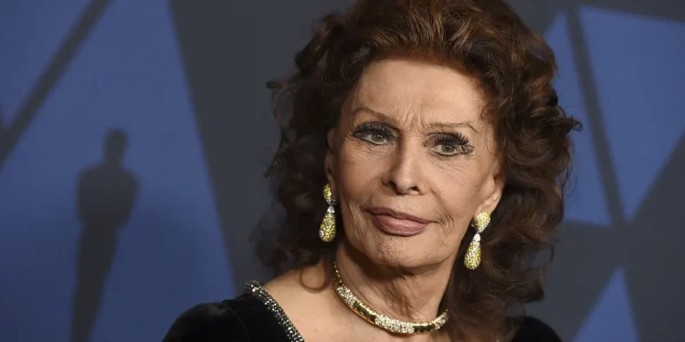 Vdes Sophia Loren në moshën 89-vjeçare: Mirupafshim Legjendë! Por si është e vërteta (Video)