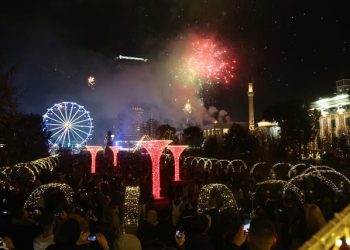 Viti i Ri 2024 në Tiranë i jashtëzakonshëm! Pamje të spektaklit të fishekzjarreve