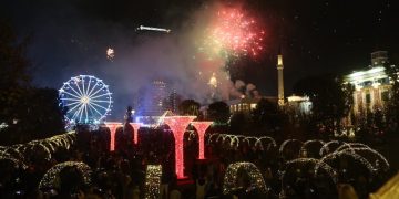 Viti i Ri 2024 në Tiranë i jashtëzakonshëm! Pamje të spektaklit të fishekzjarreve