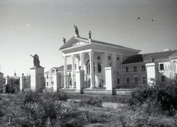 Familja Hysa në Kinostudio dhe familja Begeja tek Klubi “Partizani”! Dy fytyrat e Sali Berishës me pronat publike dhe private