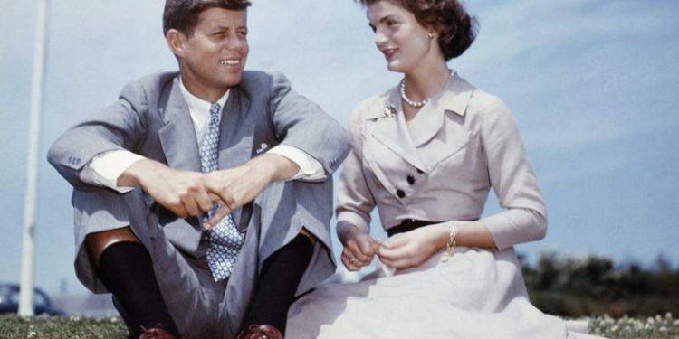 Ai do ta tradhëtonte gjithmonë, ajo do të kujdesej për të deri në fund! Historia e Jackie dhe John Kenedit