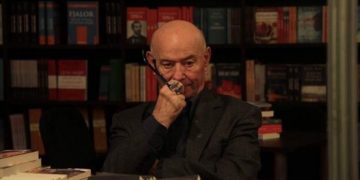 Fotos Kongoli sot feston ditëlindjen: A e dini që është propozuar për Çmimin Nobel?