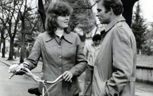 Si ikin vitet! Aktorja dhe këngëtarja e njohur Nertila Koka sot në 58 vjetorin e saj të lindjes