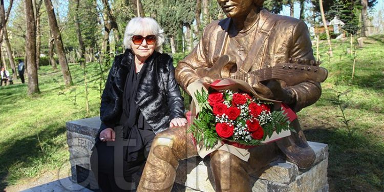 “In memori” të ditës së lindjes së kantautorit Francesk Radi! Pengu i tij: S’më kërkuan kurrë falje