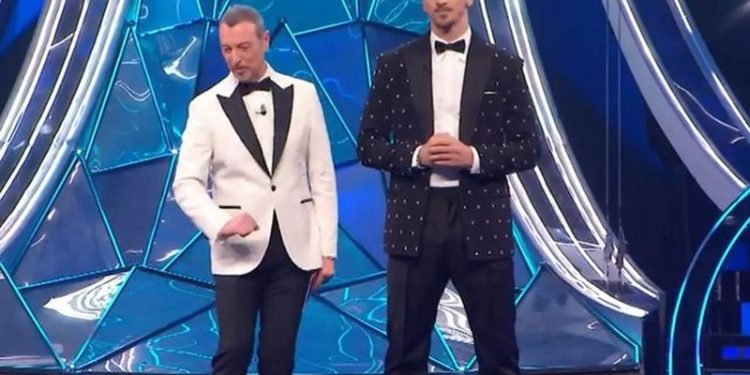 Ibra shfaqet në festivalin e Sanremos, prezantuesi ‘rival’ interist e thumbon: Po të ul në rreshtin e parë edhe pse në klasifikim…