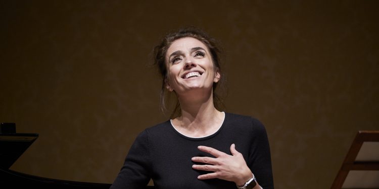 VIDEO/ Mbrëmje e madhe!   Ermonela Jaho përcillet me ovacione të fuqishme nga publiku në Francë.