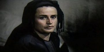 Me lot në sy dhe nostalgji! Vajza e Hajrie Rondos: Nuk i kam parë më filmat e mamit, që kur u nda nga jeta 7 vite më parë