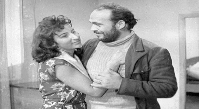 Zëri dhe zemra e butë e saj u përjetësua si një shkëlqim në artin tonë skenik! Një vit pa aktoren brilante Mimika Luca