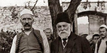 Brenda disa minutave vriten të gjithë! Isa, dy djemtë studentë në Vjenë, dy nipërit… Francezët ndihmuan vrasjen e Boletinit?