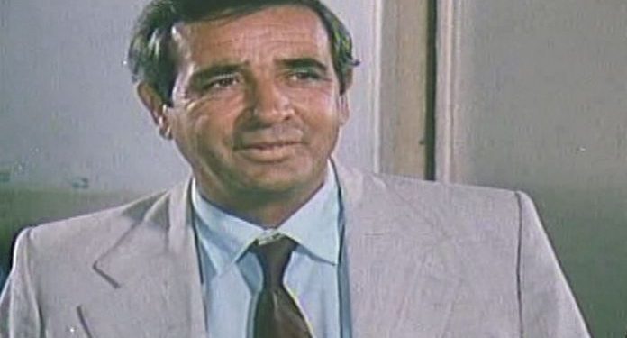 Aktori i madh shqiptar i humorit që ndërroi jetë në mes të skenës:  Të gjithë menduan që ishte pjesë e rolit