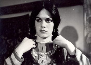 Elvira Diamanti: Para ’90-së kishte lezet, nuk na detyronte njeri të xhironim skena të sikletshme me zhveshje apo puthje