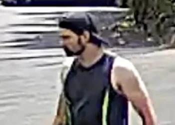 Burri i mistershëm i jep pensionistit $5000 dhe largohet me vrap, teksa askush nuk di përse