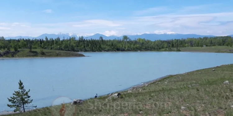 Liqeni i cekët në Kanada që mund të tregojë për origjinën e jetës në tokë?!