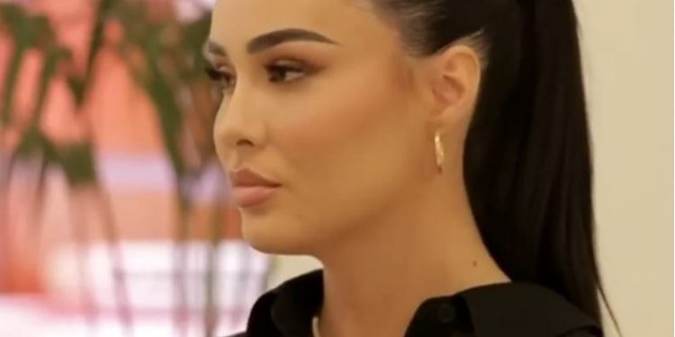 Reagimi i rreptë i Xhensila Myrtezaj: Plehër. Do mbash përgjegjësi!