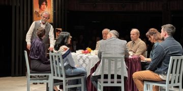 Aktori brilant Alfred Trebicka shkëlqen në teatrin Metropol! Duartrokitje të shumta për kastin