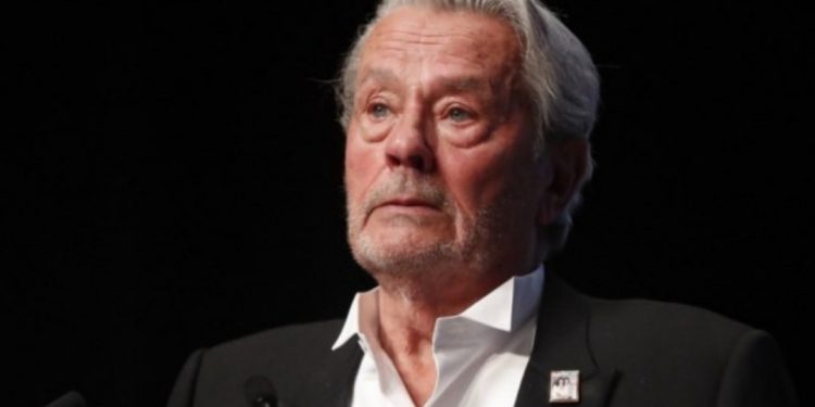 Jeta e vështirë e Alen Delon: Fëmijët zihen për pasuritë 200 milionë euro, ai vuan pambarimisht me shëndetin