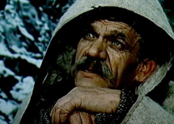 Sot kujtohet Vangjel Grabocka, “plaku” i mençur i skenës korçare, aktori i madh i roleve të vogla