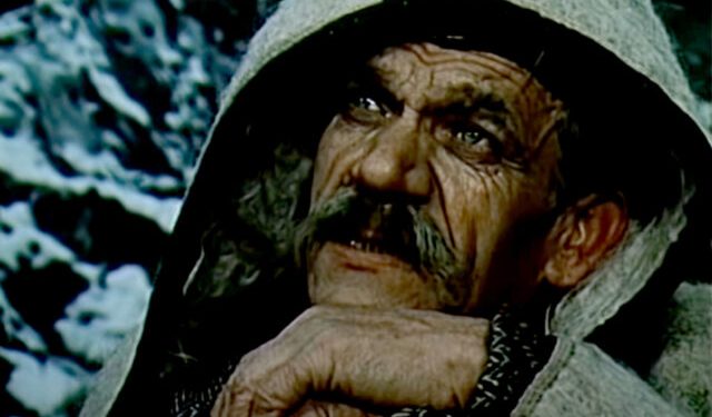 Sot kujtohet Vangjel Grabocka, “plaku” i mençur i skenës korçare, aktori i madh i roleve të vogla