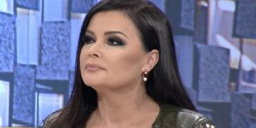 Këngëtarja e njohur Eli Fara  i ka ndërprerë marrëdhëniet me kohën, feston ditëlindjen me një “rini” të pabesueshme