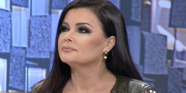 Këngëtarja e njohur Eli Fara  i ka ndërprerë marrëdhëniet me kohën, feston ditëlindjen me një “rini” të pabesueshme