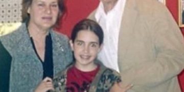 Gruaja e Robert Ndrenikës do festonte 80 vjetorin, familja e kujton me një album të rrallë fotografish