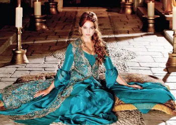 “Sulltanesha” Hyrrem tregon ngjarjen e dhimbshme të jetës së saj: Isha vetëm 17 vjeçe…