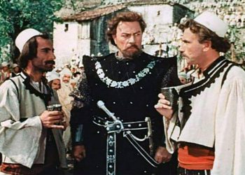 Historia e asistent regjizorit të filmit “Skënderbeu” që i vunë prangat për 9 vjet dhe i lidhën duart për thuajse gjithë jetën.