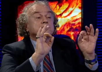 Bujar Asqeriu: Më kërcënuan me fëmijën, djali m’u lut të mos flas më. Jetoj në një dhomë e kuzhinë akoma