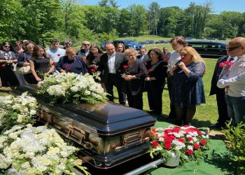 Roza Anagnosti apel shtetit shqiptar: “Artisti i Popullit” Pirro Mani të prehet në dheun mëmë, është në nderin tuaj ta sillni nga SHBA”