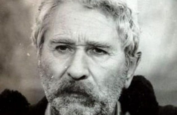 “Pranverë e hidhur”, filmi që bëri bujë i lënë në mes paxhiruar nga vdekja e Sandër Prosit në tregimin e rrallë të regjizorit të momenteve të ndarjes nga jeta të aktorit të madh