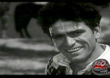 Histori tragjike e Kanan Tafilit  e interpretuar nga Timo Flloko:  E fejuara vrau veten sapo mori lajmin e vrasjes së tij