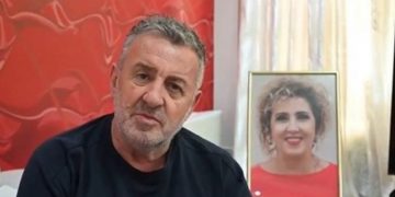 Porosis gjithmonë dy kafe dhe një shishe ujë! Agron Llakaj edhe një tjetër dedikim prekës për humbjen e bashkëshortes