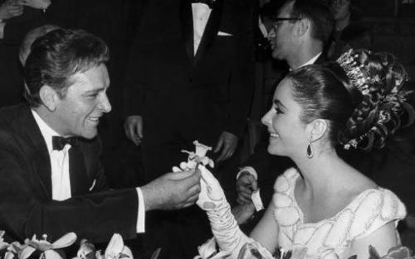 I dashur (ende) burri im…Letra e trishtë e Elizabeth Taylor për Richard Burton