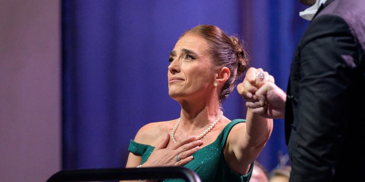 Krenaria jonë në çdo skenë ndërkombëtare lirike! Edi Rama dedikim për Ermonela Jahon (Foto)