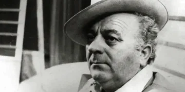 7 gusht të  vitit 1993 kur “Artistit të Popullit” Tano Banushi u shpall “armik” dhe i’u ndaluan homazhet në Teatrin “Migjeni” nga “demonkratët”