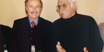 VIDEO/ Poezi e recituar nga Mirush Kabashi për Kombin kur Reshat Arbana  reciton me dhimbje poezinë:  Dy shqiptar të mençur…pa mend