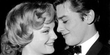 Letra plot dhimbje dhe pendesë e Alain Delon për Romy Schneider, ditën kur ajo vdiq: Kurrë s’ke qenë më e bukur se sot  kukulla ime e vogël…më fal