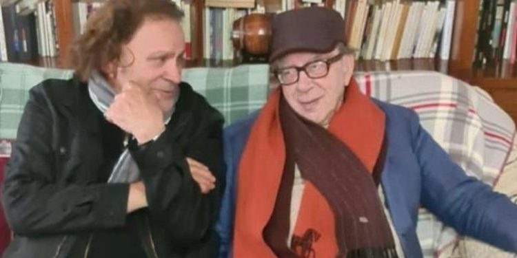 Kadare në një recitim të veçantë nga Majakovski me Timo Fllokon duke udhëtuar bashkë do i’u lërë pa fjalë (Video)