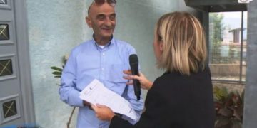 Cekja i Beratit në rolin e hallexhiut: Më vjen fatura e ujit sikur të kem lavazh në shtëpi