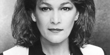 Rrefimi i dhimshëm i Justina Aliajt: Ikëm të tmerruar nga Shqipëria kur trokita në zyrën e demokratëve dhe më priti një komunist me “damkë të zezë”