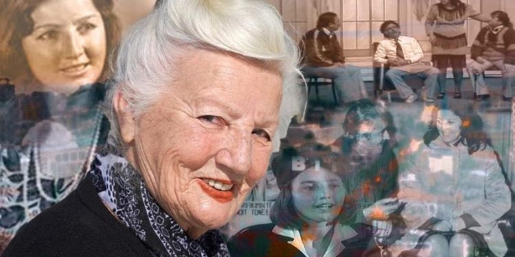 Aktorja e njohur: Në kohën e komunizmit që e shani, kishim filma, estrada, humor dhe aktor! Ku janë sot? Na rroftë “demokotacia”