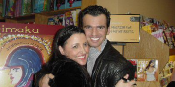 U largua përtej oqeanìt ne vitet ’92: Cili është bashkëshorti i Parashqevi Simakut, Amerikan prej 100 brezash