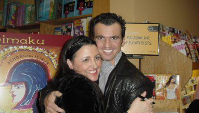 U largua përtej oqeanìt ne vitet ’92: Cili është bashkëshorti i Parashqevi Simakut, Amerikan prej 100 brezash