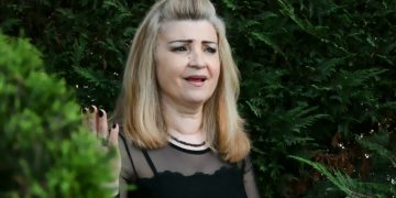 Lirie Rasha, këngëtarja me zërin unik, si flladi i bjeshkëve të Korabit