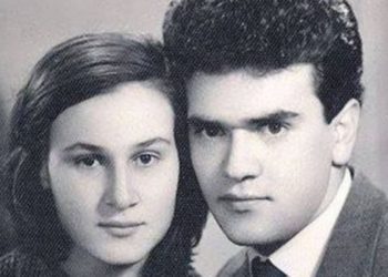 “Na u prish gjiza se e ka vëllain armik”! Rrëfimi i rrallë i Robert Ndrenikës: Si u dekorova nga Enveri, njohja me gruan dhe disa këshilla për shqiptarët